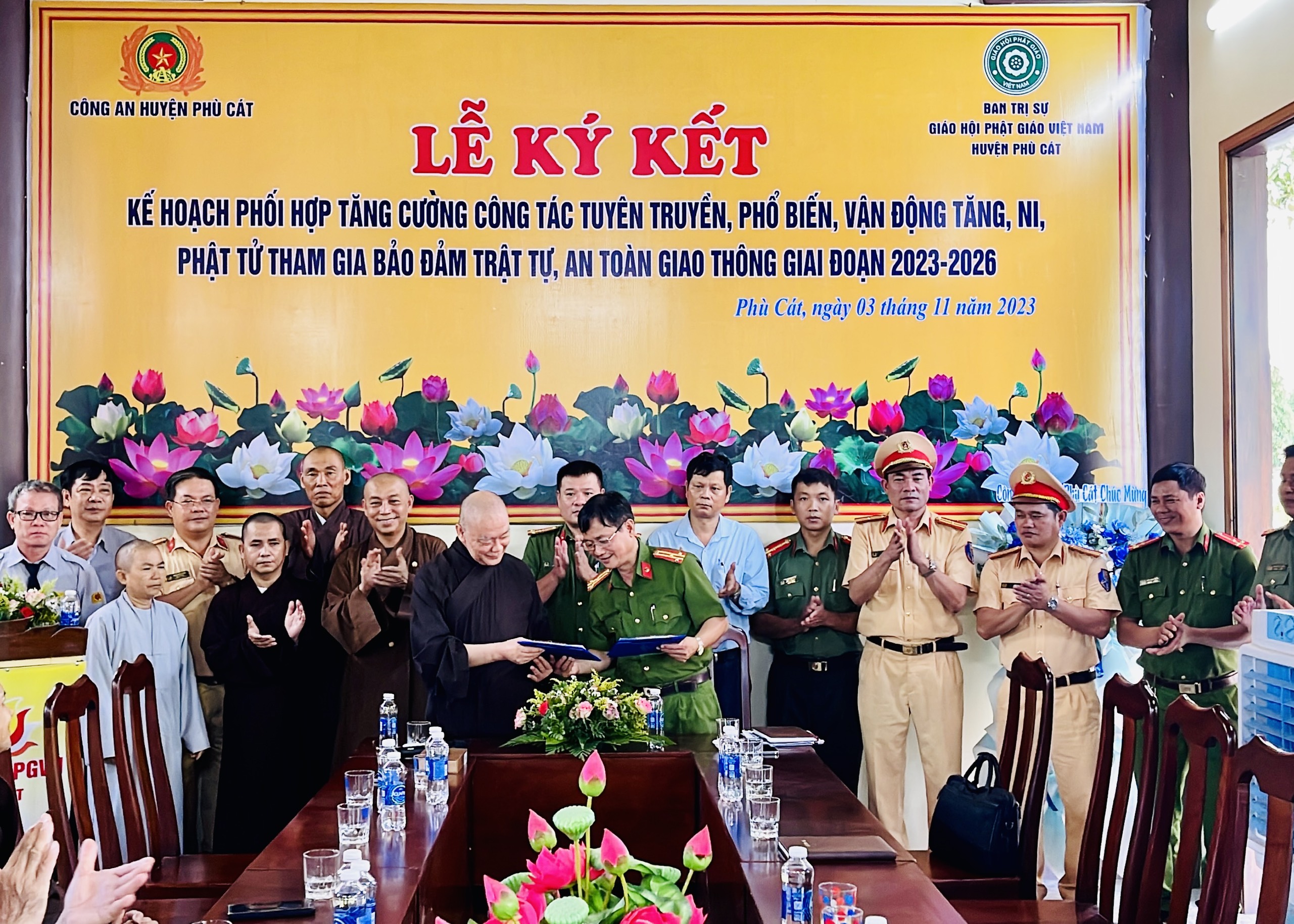 Phù Cát: Ban Trị sự huyện ký kết an toàn giao thông.